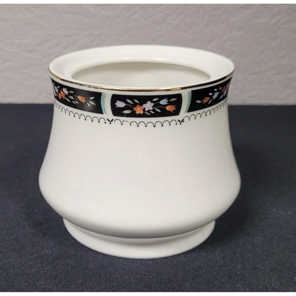 Silverie Fine China (Pattern SIV11) Sugar Bowl & Lid Vintage 1980s